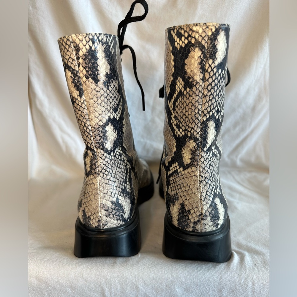 Stuart Weitzman Snakeskin Python Embossed Leather… - image 2